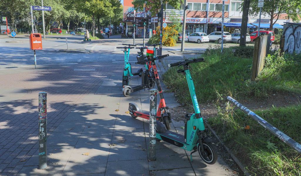 Hamburg bleibt auf Kosten fürs E-Scooter-Aufräumen sitzen