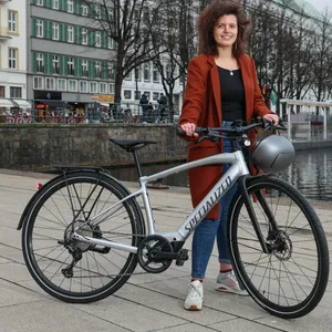 Die meistverkauften E-Bikes bei „Specialized“ sind die City-Räder. MOPO-Reporterin Annalena Barnickel hat eins davon ausprobiert.