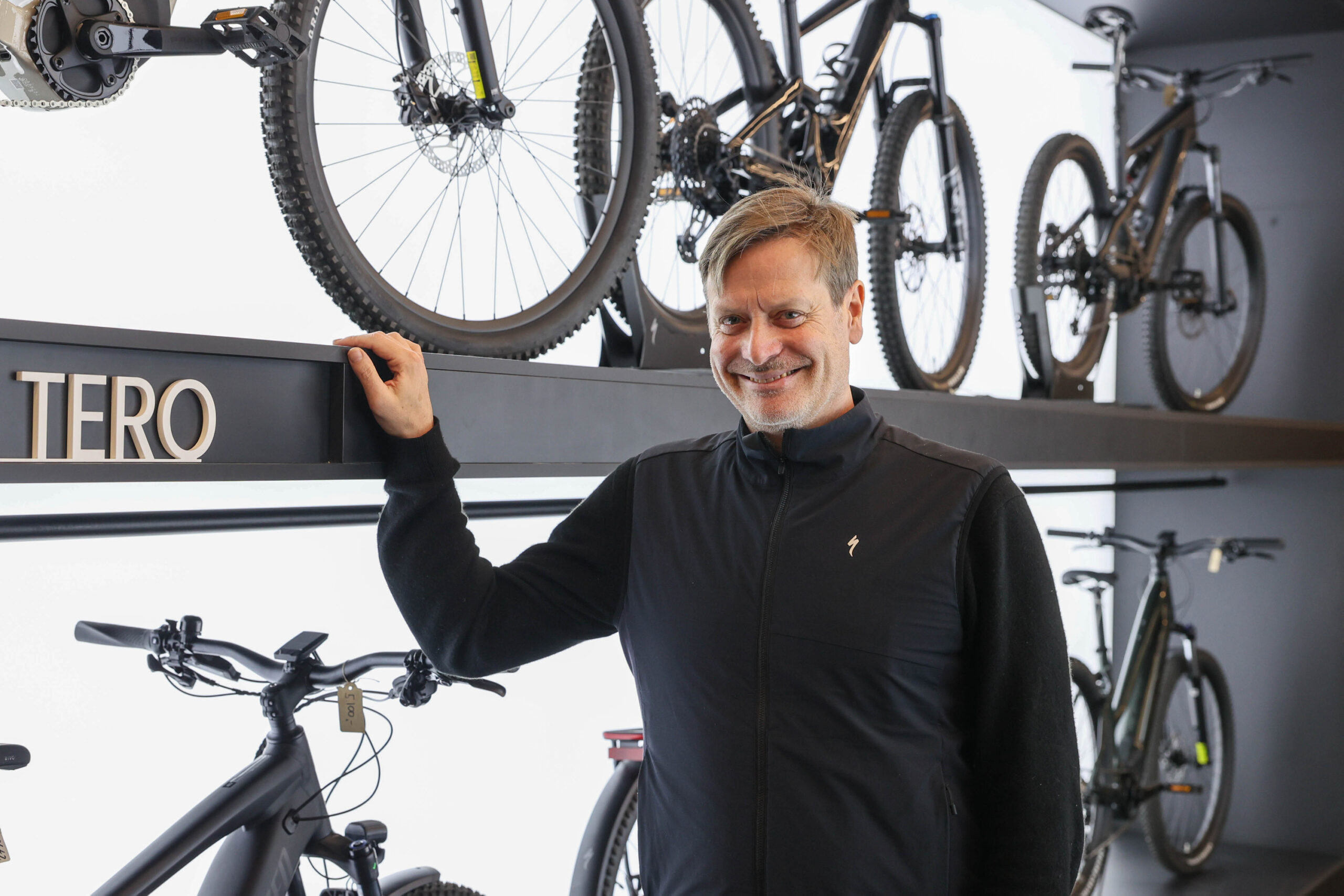 Henrik Schmidt, Geschäftsführer von „Concept Cycles Hamburg“ im Laden am Jungfernstieg.