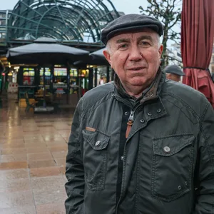 Anwohner Dragisa K. (73) ist sauer, weil die Sanierung so lange dauert.