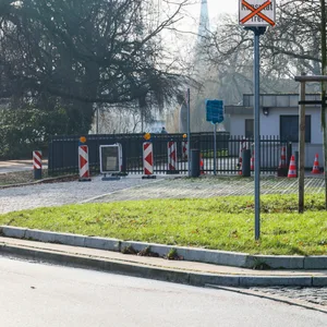 Lange Zeit war der Weg zum US-Konsulat versperrt, hier auf einem Archivbild zu erkennen: Der ehemalige Zaun und die Wachhäuschen.