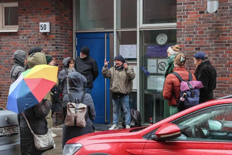 Bei seinem besonderen Stadtrundgang zeigt Chris den Besuchern zum Beispiel das „Herz As“ im Münzviertel.