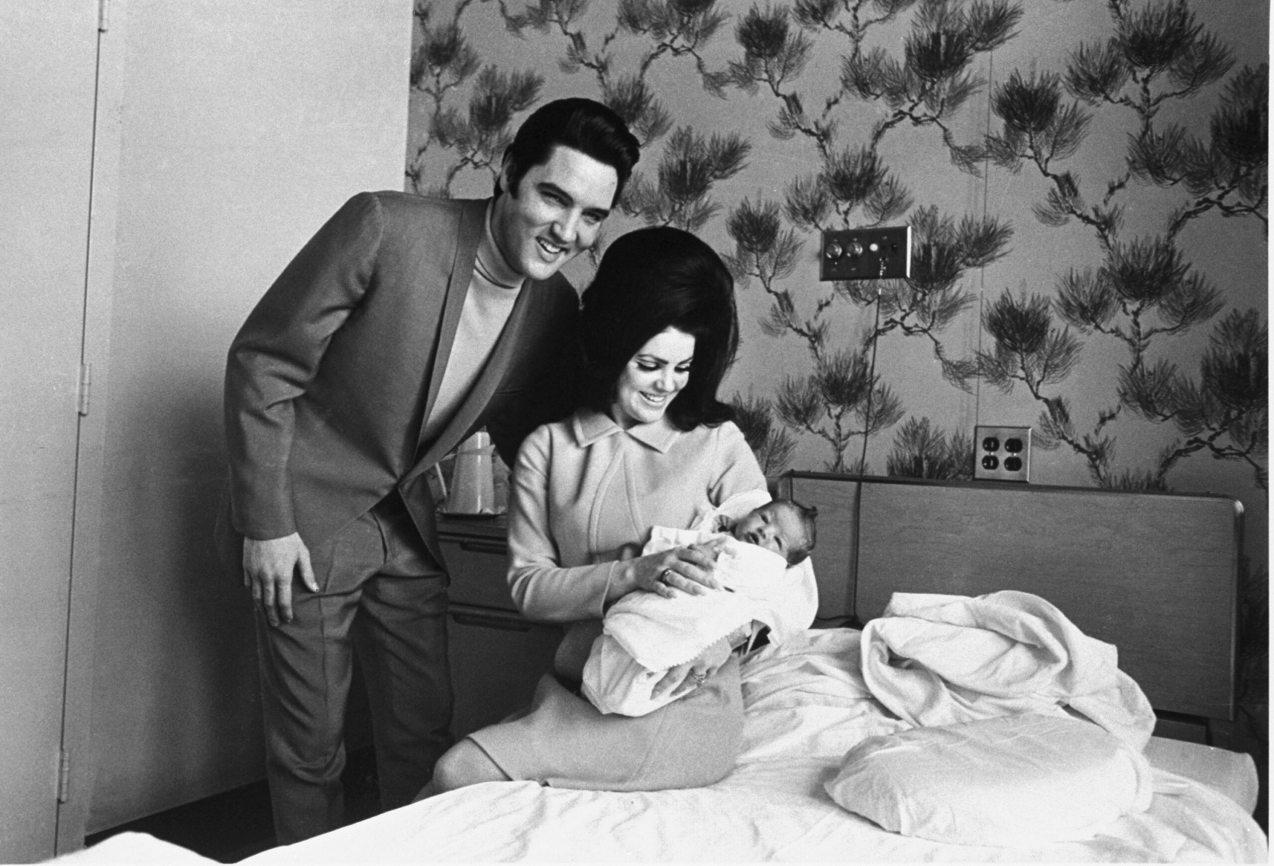 Elvis Presley mit Ehefrau Priscilla und Baby Lisa Marie