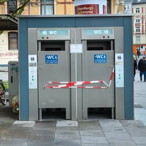Die öffentliche Toilette an der S-Bahn Holstenstraße wurde bereits zweimal mutwillig zerstört.