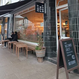 Für viele ist „Zeit für Brot“ in der Ottenser Hauptstraße ein Sonntagsritual.