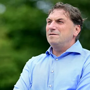 Thomas Wüstefeld schaut in die Ferne