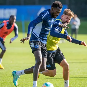 Moritz Heyer und Bakery Jatta im HSV-Training