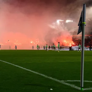 Beim Derby gegen den HSV brannte es bunt in der Südkurve am Millerntor.