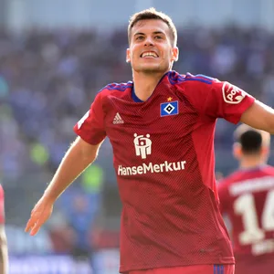 HSV-Profi László Bénes jubelt