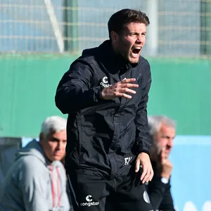 Lautstark von der Seitenlinie: St. Pauli-Coach Fabian Hürzeler (hier beim 7:2-Erfolg gegen Lugano)