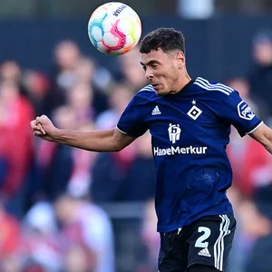 William Mikelbrencis beim HSV-Test in Köln