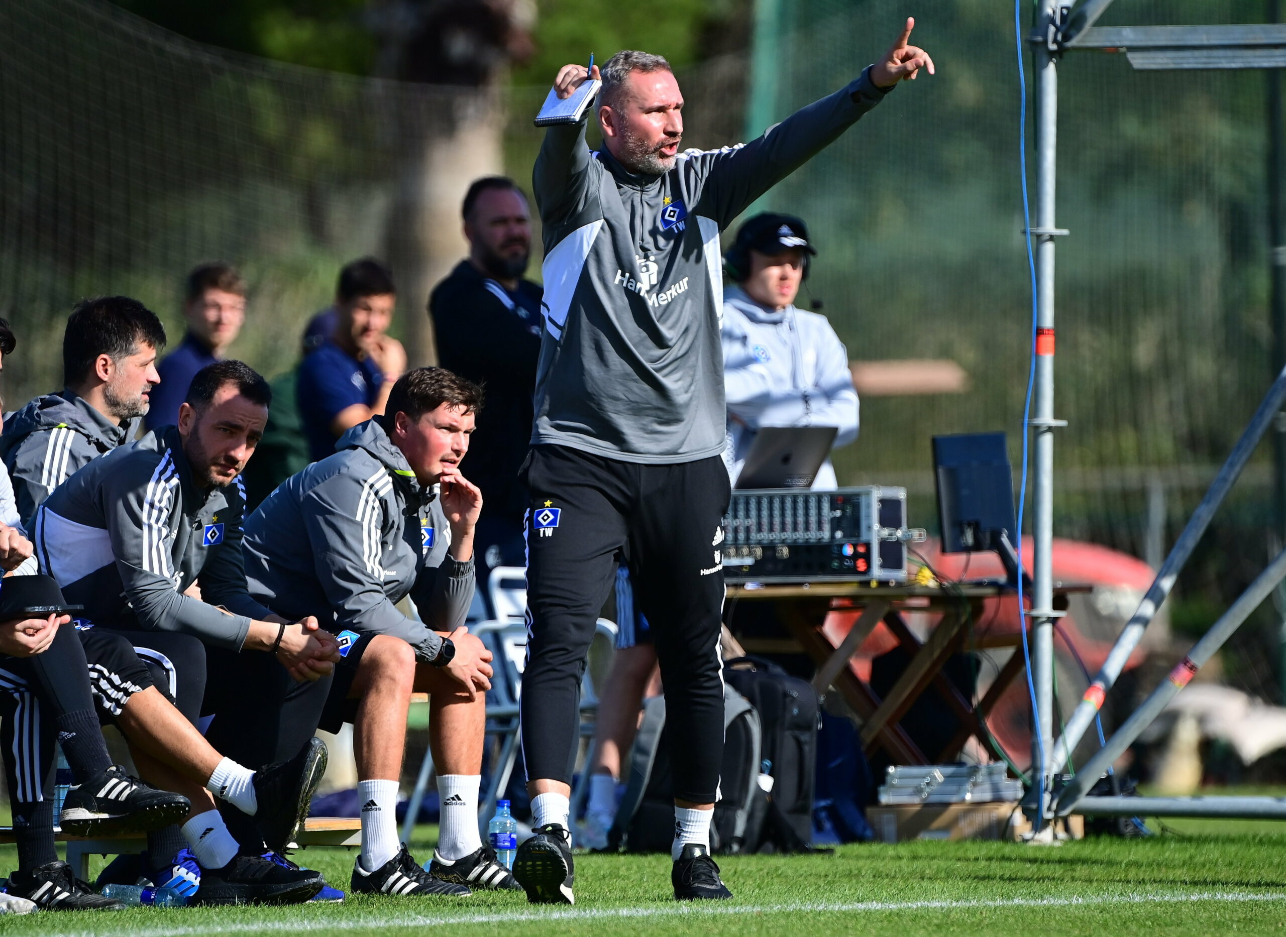 HSV-Trainer Tim Walter hat in Andalusien alle Hände voll zu tun.