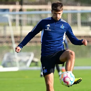 HSV-Zugang Noah Katterbach im Training