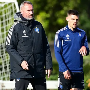 Tim Walter im HSV-Training mit Neuzugang Javi Montero