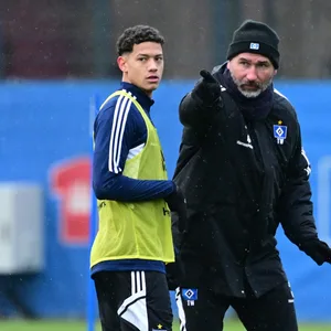Andras Nemeth und Trainer Tim Walter im HSV-Training