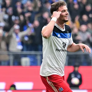 Moritz Heyer (l.) und Jonas Meffert (r.) jubeln über Heyers Tor zum 2:0 gegen Braunschweig.