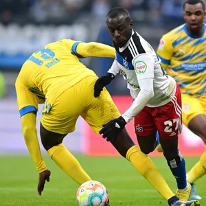 Jean-Luc Dompé war im Spiel gegen Braunschweig auch von mehreren Gegenspielern nicht zu stoppen.