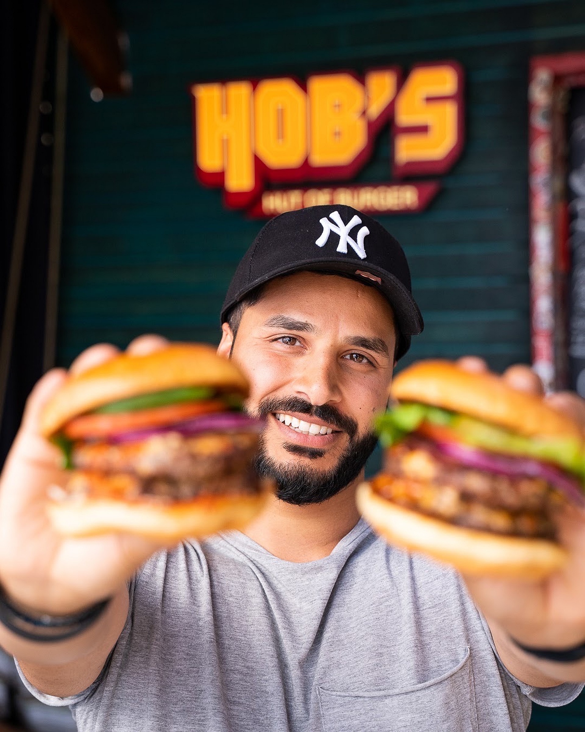 Gastronom Zulfikar Hussain eröffnet einen neuen Burger-Laden in Hamburg.