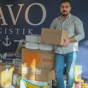 Can Cagil (28, l.), und Volkan Kececi (31), Betreiber von „Cavo Logistik“.