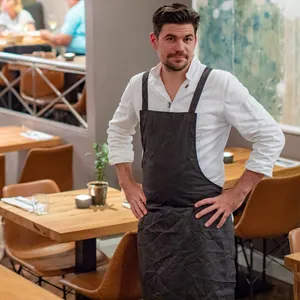 Sebastian Junge ist Hamburgs erster Bio-Spitzenkoch und Inhaber des Restaurants „Wolfs Junge“.