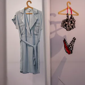 In der Ausstellung werden Kleidungsstücke gezeigt, die Opfer sexueller Gewalt während eines solchen Übergriffes trugen.