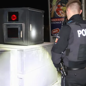 Blitzer in Pinneberg in Brand gesetzt