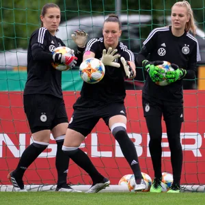 Almuth Schult