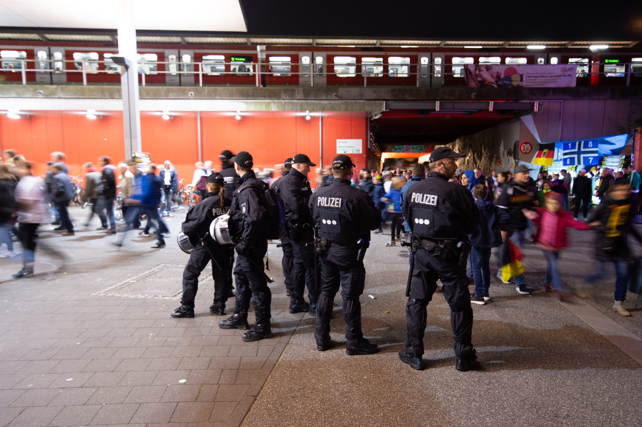 Nach Spielende – HSV-Fans verprügeln Familie am Stellinger Bahnhof