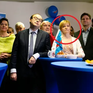 Olga Petersen (2.v.r.) bei der AfD-Party zur Bürgerschaftswahl 2020