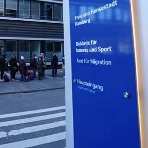 Das Hamburger Amt für Migration hat einen Haftbefehl gegen einen aus Deutschland abgeschobenen und wieder zurückgekehrten Afghanen übersehen (Archivbild).