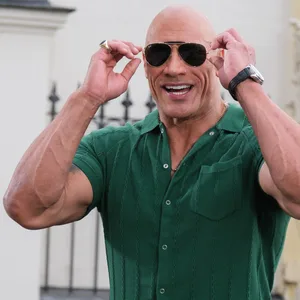 Dwayne „The Rock“ Johnson mit Pilotenbrille
