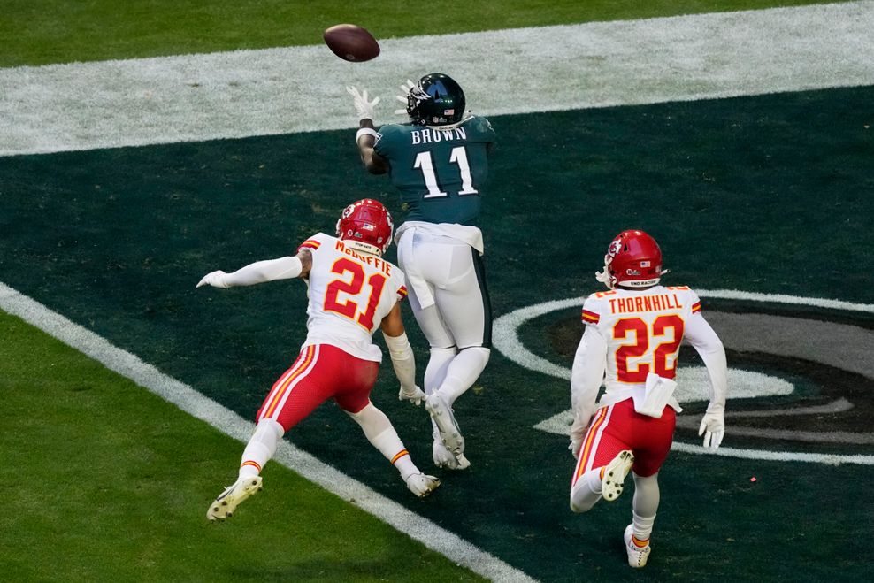 AJ Brown fängt einen Touchdown-Pass für die Philadelphia Eagles