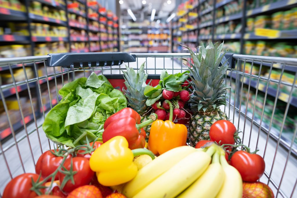 Lebensmittel wie Obst und Gemüse sollte man am besten unverpackt kaufen.