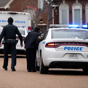 Angehörige der Polizei von Memphis arbeiten an einem Tatort.