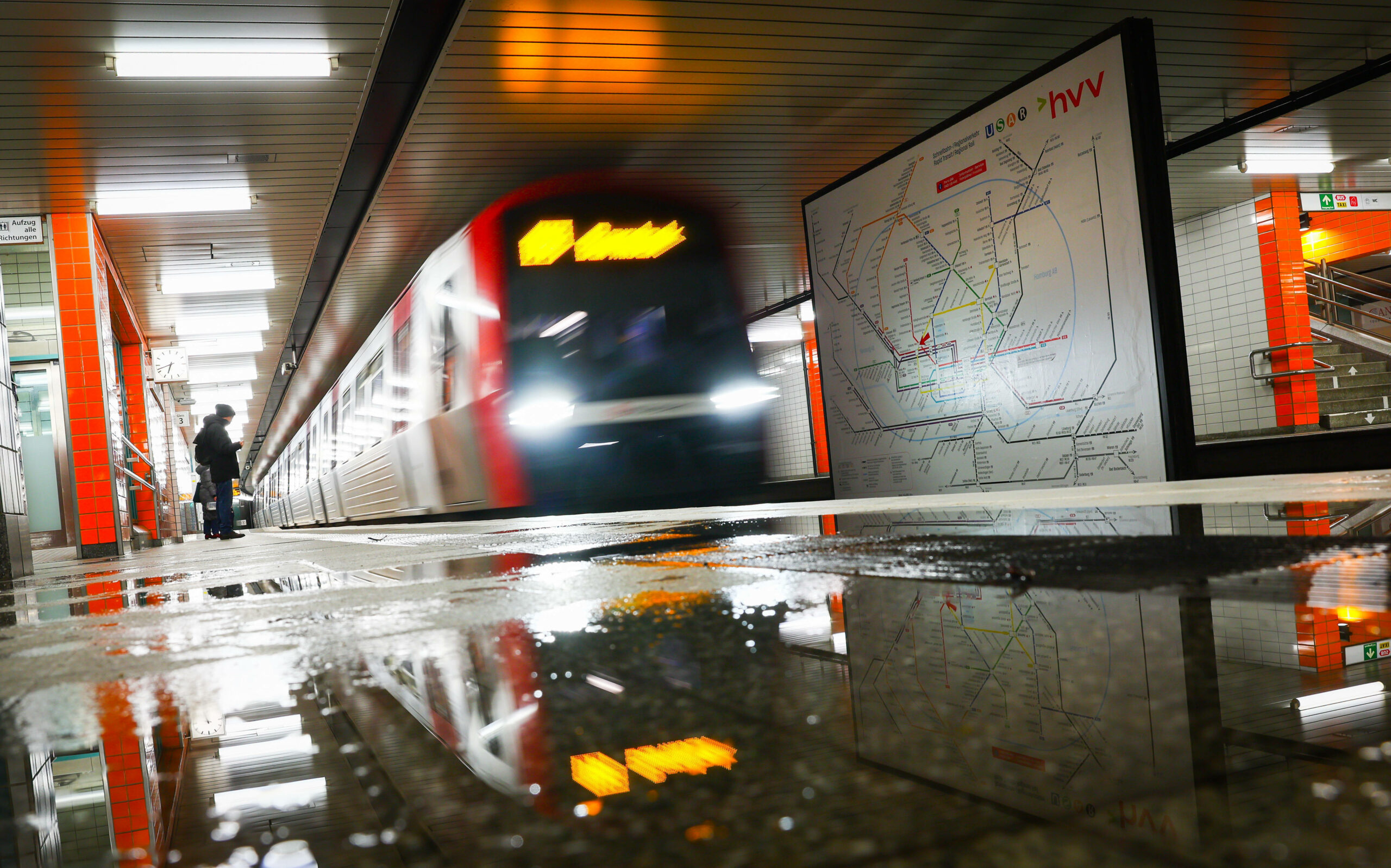 Die U-Bahnen und Hochbahn-Busse sind nach einen eintägigen Streik nun wieder unterwegs.