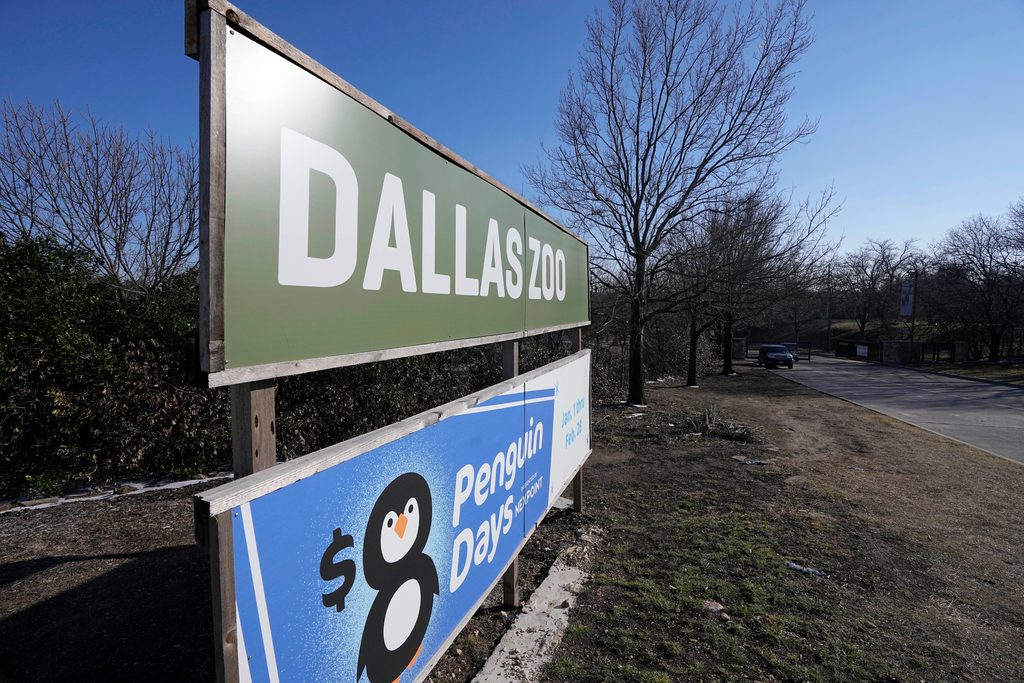 Das Schild des Dallas Zoo begrüßt die Besucher 