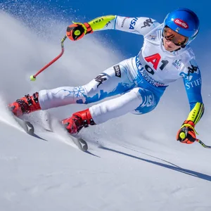 Ski-Star Mikaela Shiffrin bei der Abfahrt