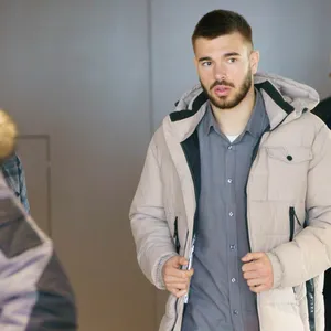 Mario Vuskovic am Donnerstag auf dem Weg zum zweiten Verhandlungstag am DFB-Sportgericht. Dort wird gegen ihn wegen eines Doping-Vorwurfs verhandelt.