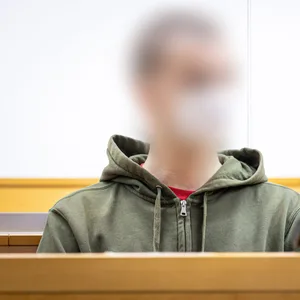 Im Prozess gegen einen 28-Jährigen wurde am Freitag das Urteil verkündet. Das Bild zeigt den Angeklagten bei einem früheren Verhandlungstermin.