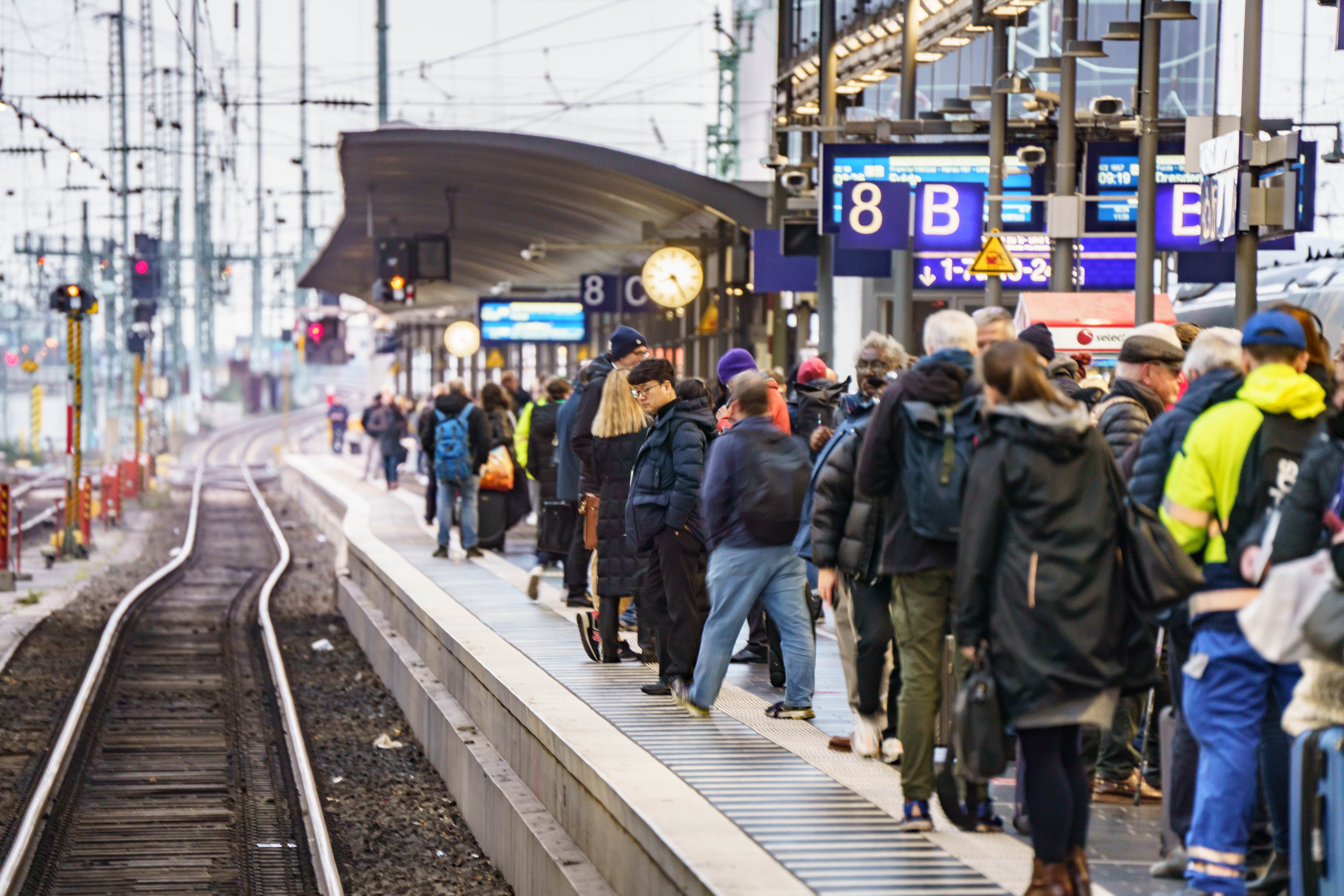 Die Gewerkschaft Verdi will am Freitag mit Warnstreiks den öffentlichen Nahverkehr in zahlreichen Städten in mehreren Bundesländern lahmlegen