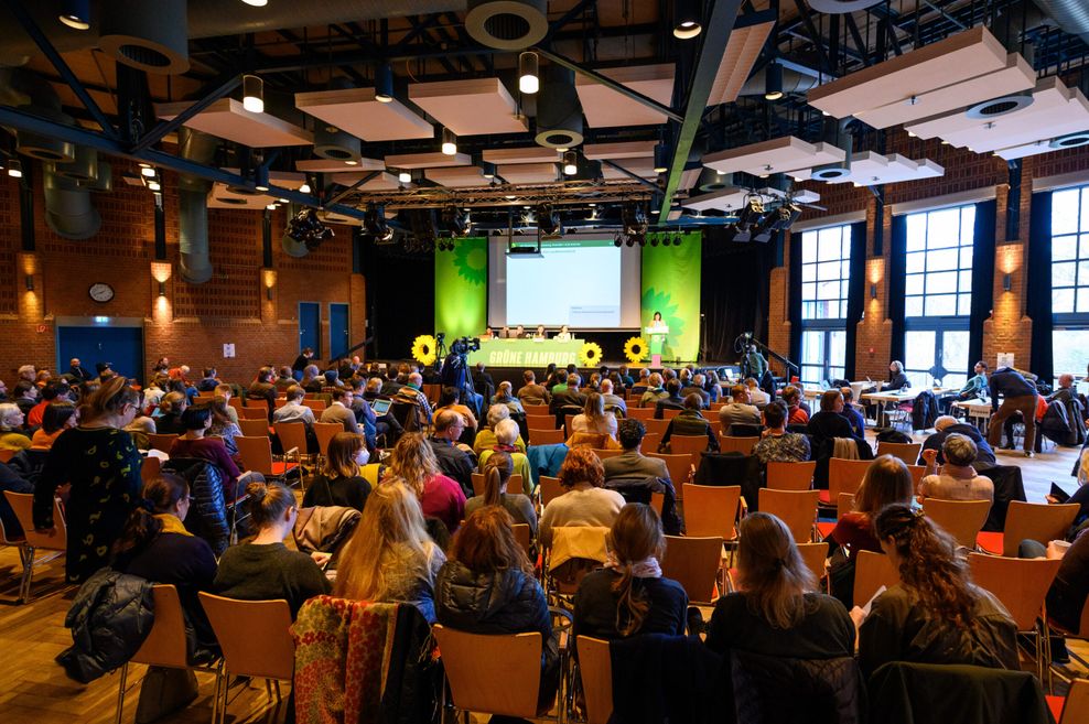 Blick in den Saal zu Beginn der Landesmitgliederversammlung in Wilhelmsburg.