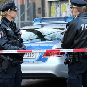 Randalierer verletzt drei Polizisten im Goldenen Handschuh