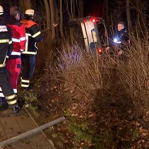 Nach Unfall in Sülldorf – Autoinsassen verstecken sich in Wald