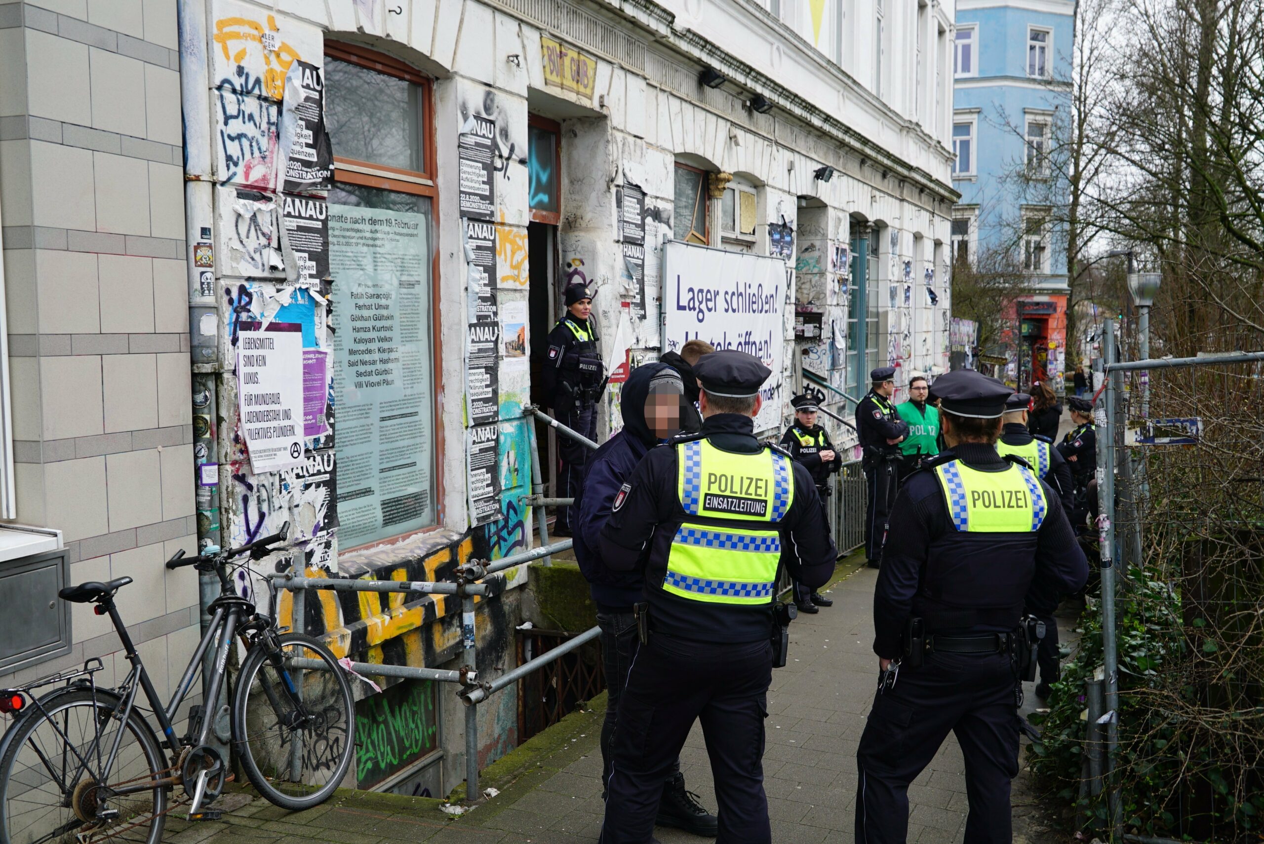Polizei beobachtet Drogendeal und will Kneipe auf St. Pauli durchsuchen