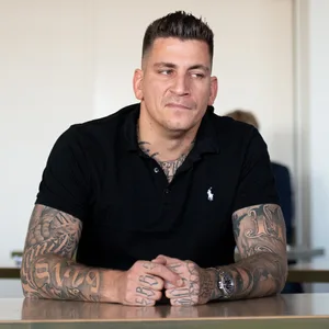 187-Rapper Gzuz wurde in Hamburg zu acht Monaten und zwei Wochen Haft verurteilt.