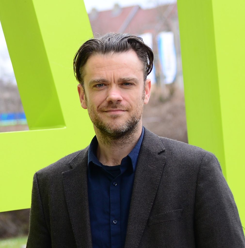 Florian Lehmer forscht am Institut für Arbeitsmarkt- und Berufsforschung (IAB) zur digitalen und ökologischen Transformation und dem Strukturwandel am Arbeitsmarkt.