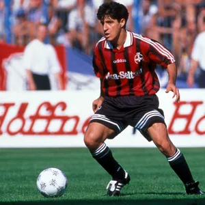 Unter dem Namen Ramon Hubner spielte Menezes Mitte der 90er Jahre für Bayer Leverkusen.