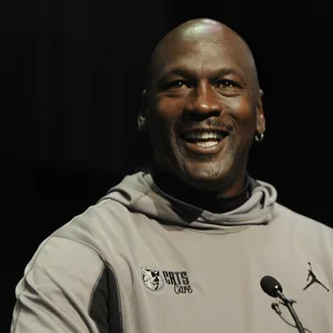 Michael Jordan lacht herzlich