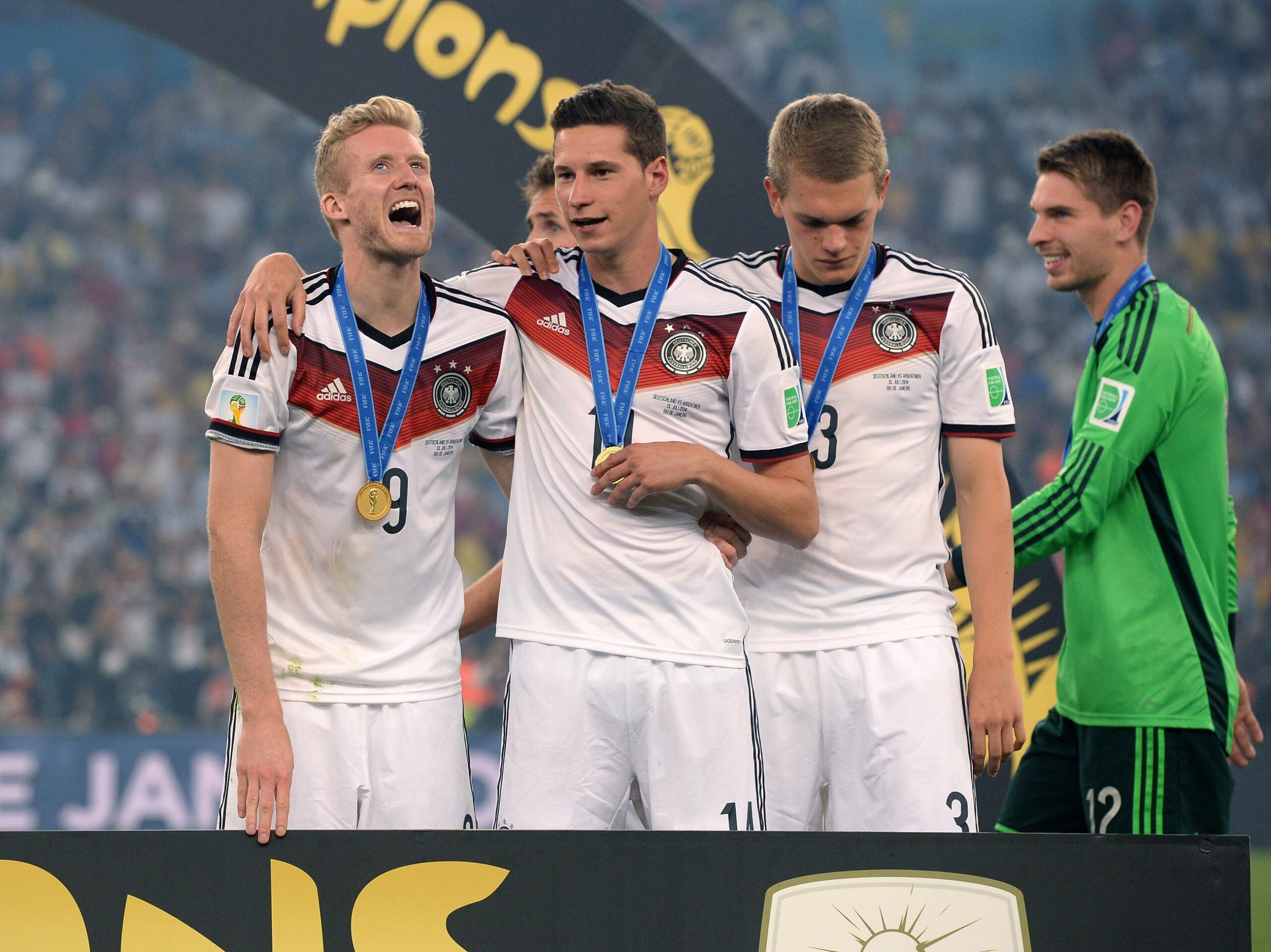 André Schürrle, Julian Draxler und Matthias Ginter feiern den WM-Titel 2014