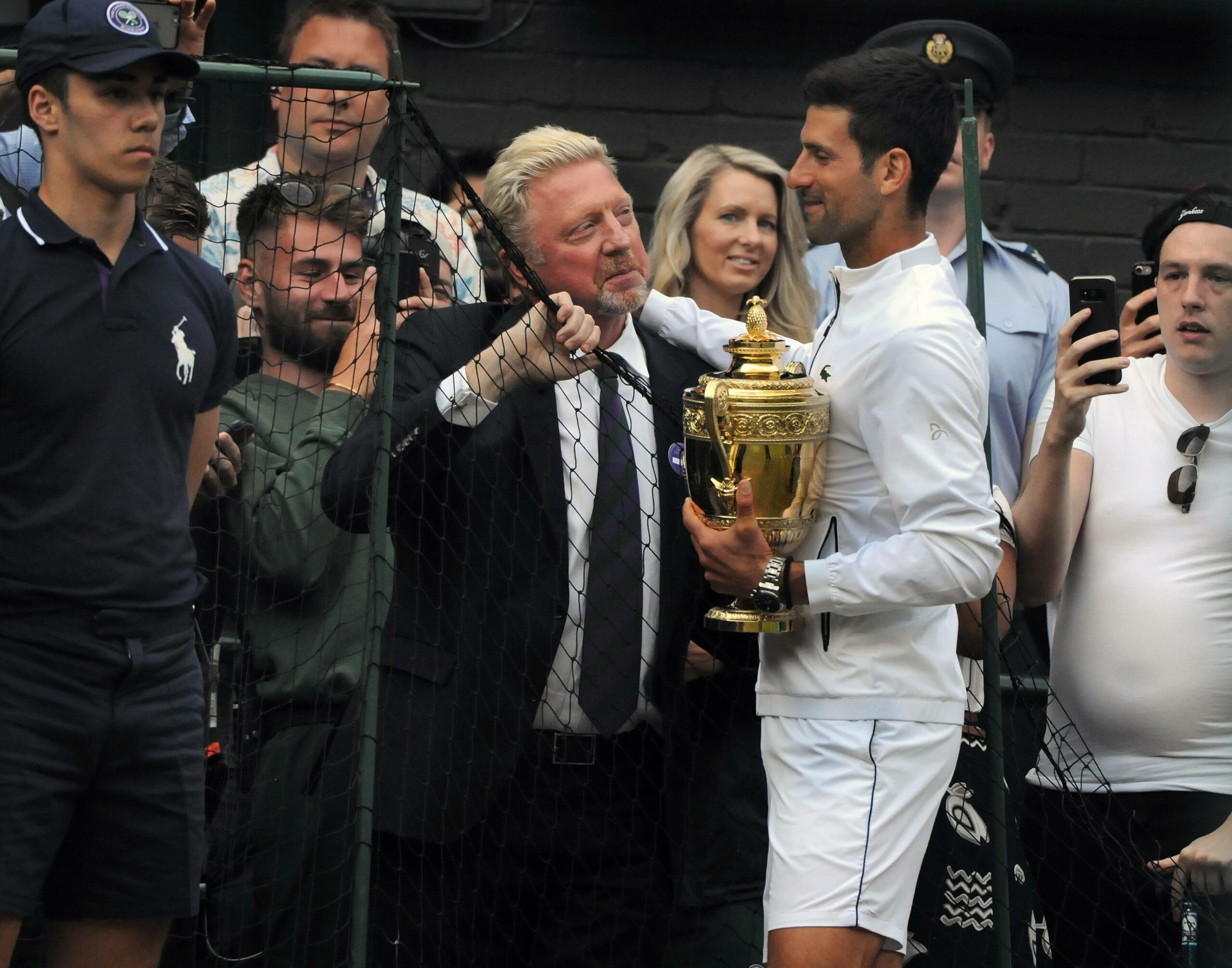 Boris Becker und Novak Djokovic beim Wimbledon-Sieg 2019